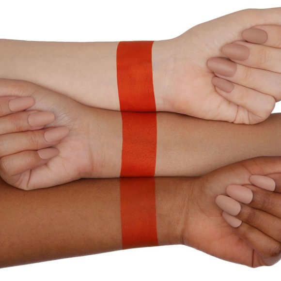 Huda Beauty - Liquid Matte Lipstick in Alluring - Picture 3 of 7